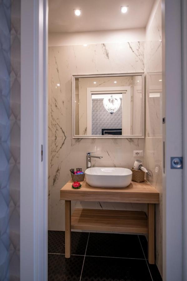 Luna Luxury Bed And Breakfast Наполи Екстериор снимка